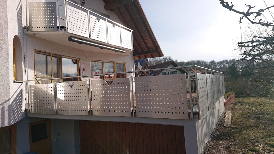 Lochblech-Balkon – Pulverbeschichteter Stahl