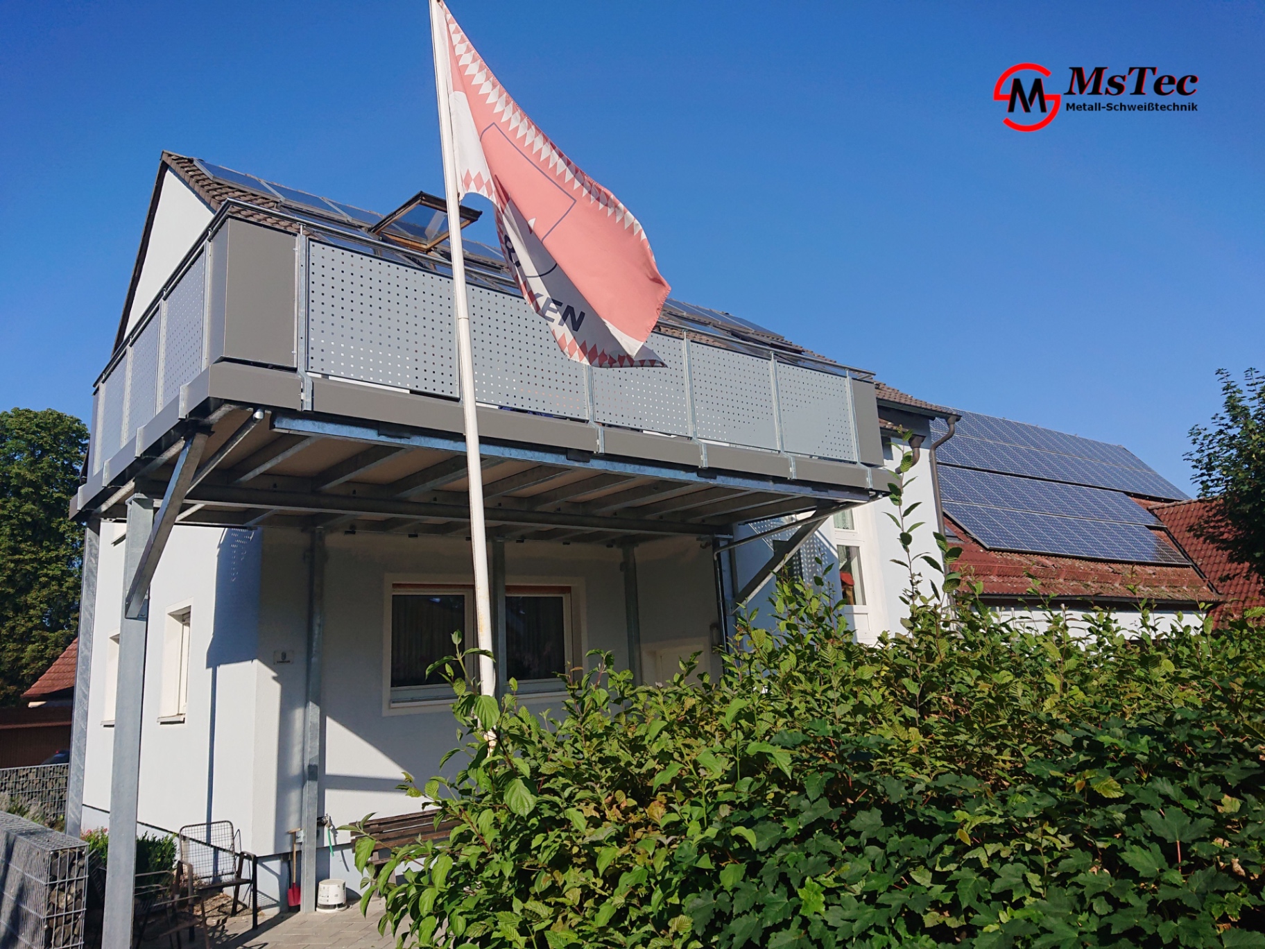 Stahlbalkon Lochblech – Verzinkter Stahl · Designblech