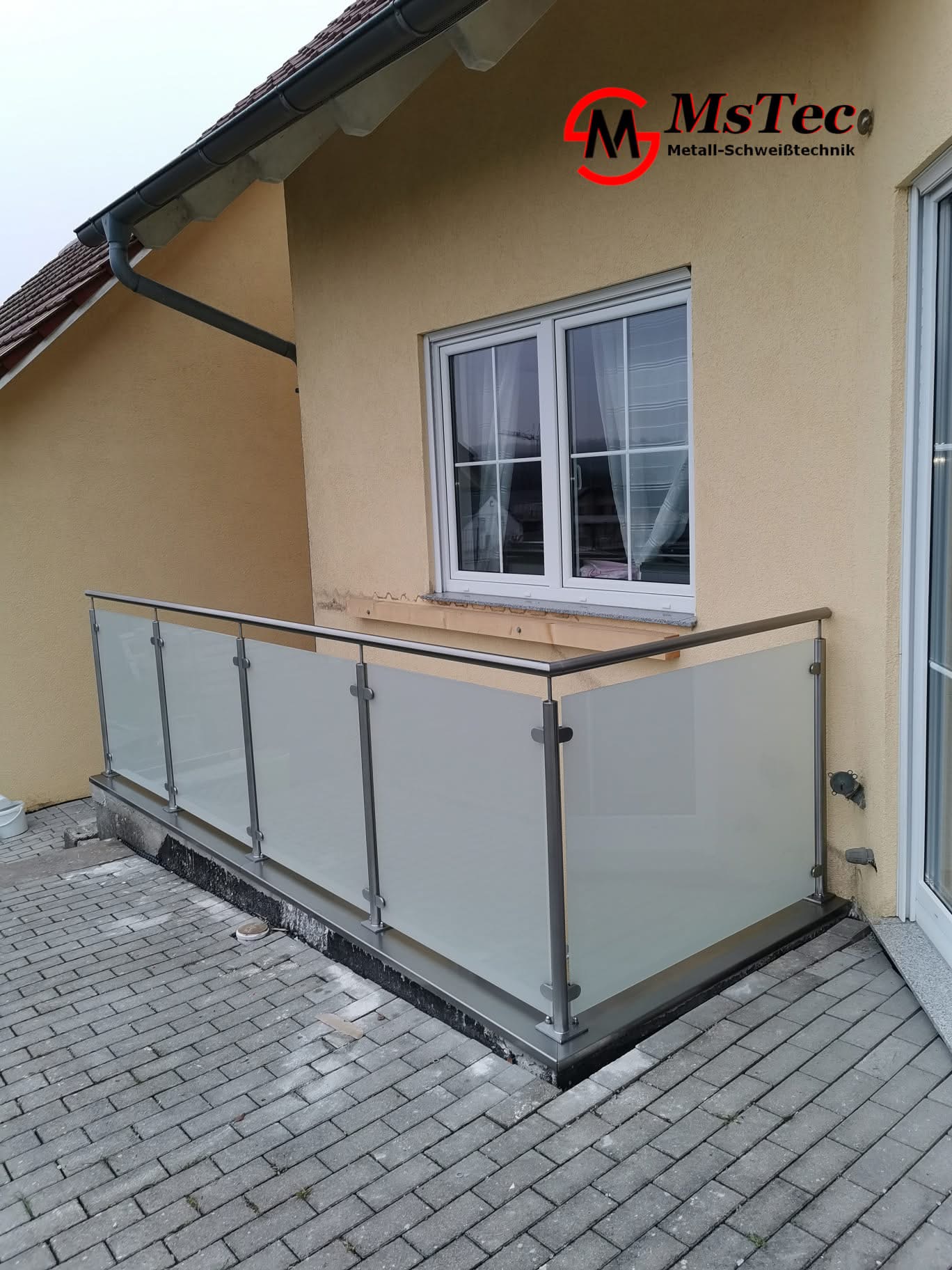 Terrassen-Glasgeländer – Edelstahl · Mattglas